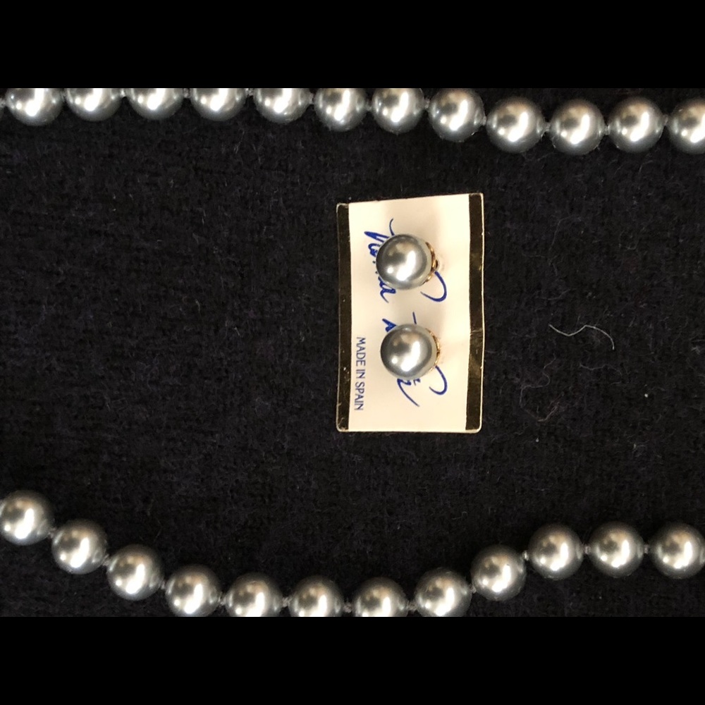 Vanna White faux silver pearl set